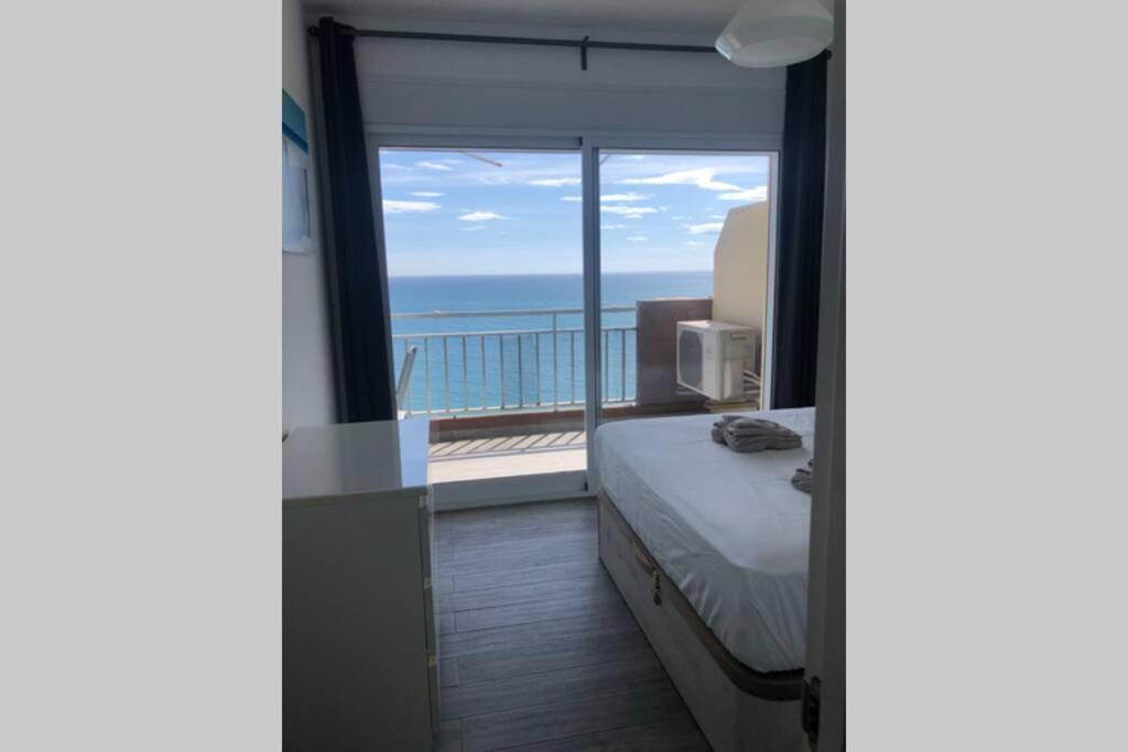 Mediterranean Suite First Line Beach Costa Del Sol ฟูเอนฮิโรลา ภายนอก รูปภาพ