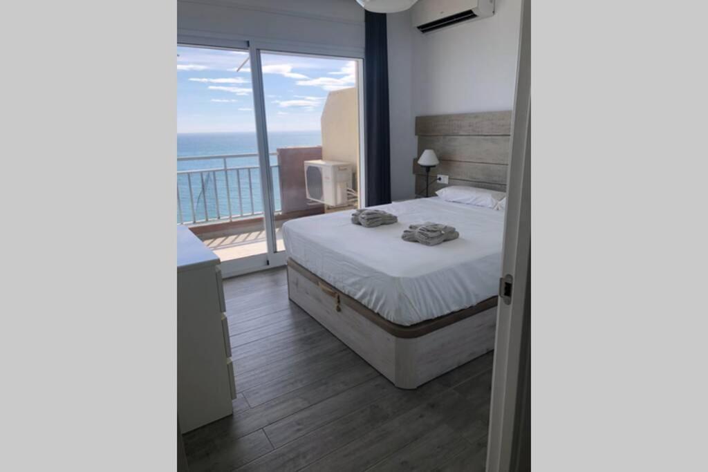 Mediterranean Suite First Line Beach Costa Del Sol ฟูเอนฮิโรลา ภายนอก รูปภาพ